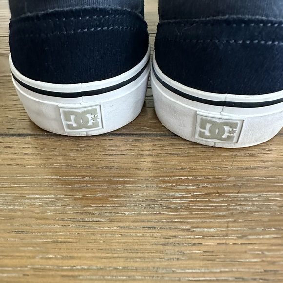 DC sneakers size 5.5 - Picture 4 of 8